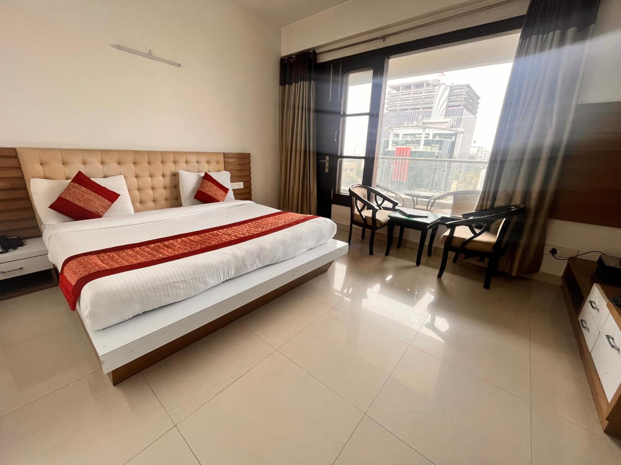 גורגאון Gazebo Inn & Suites Medanta מראה חיצוני תמונה