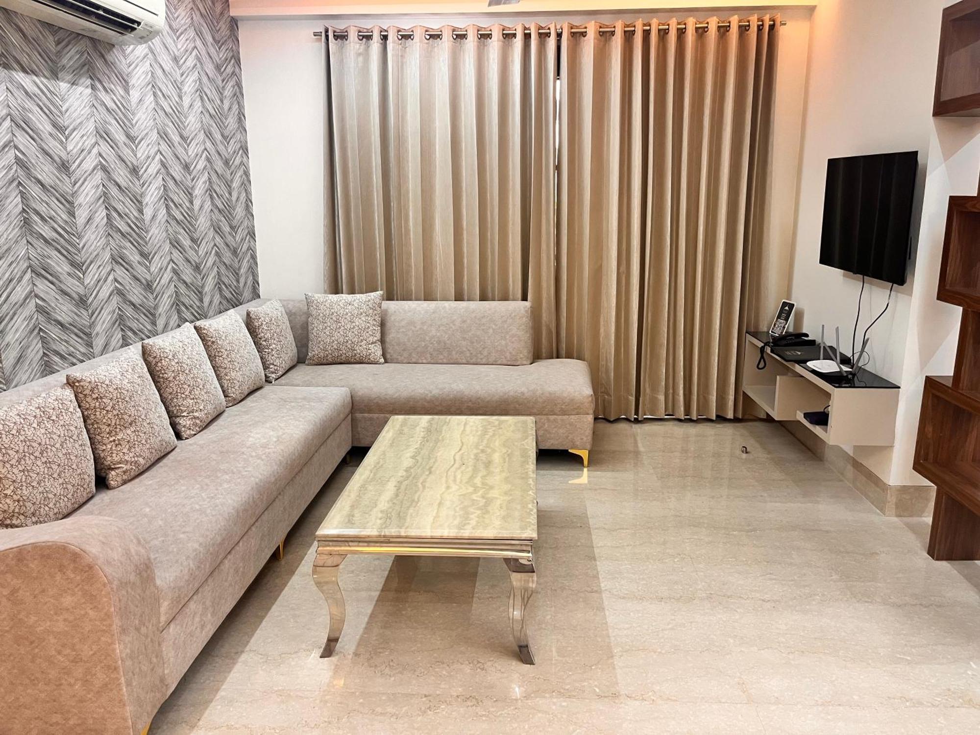 גורגאון Gazebo Inn & Suites Medanta מראה חיצוני תמונה