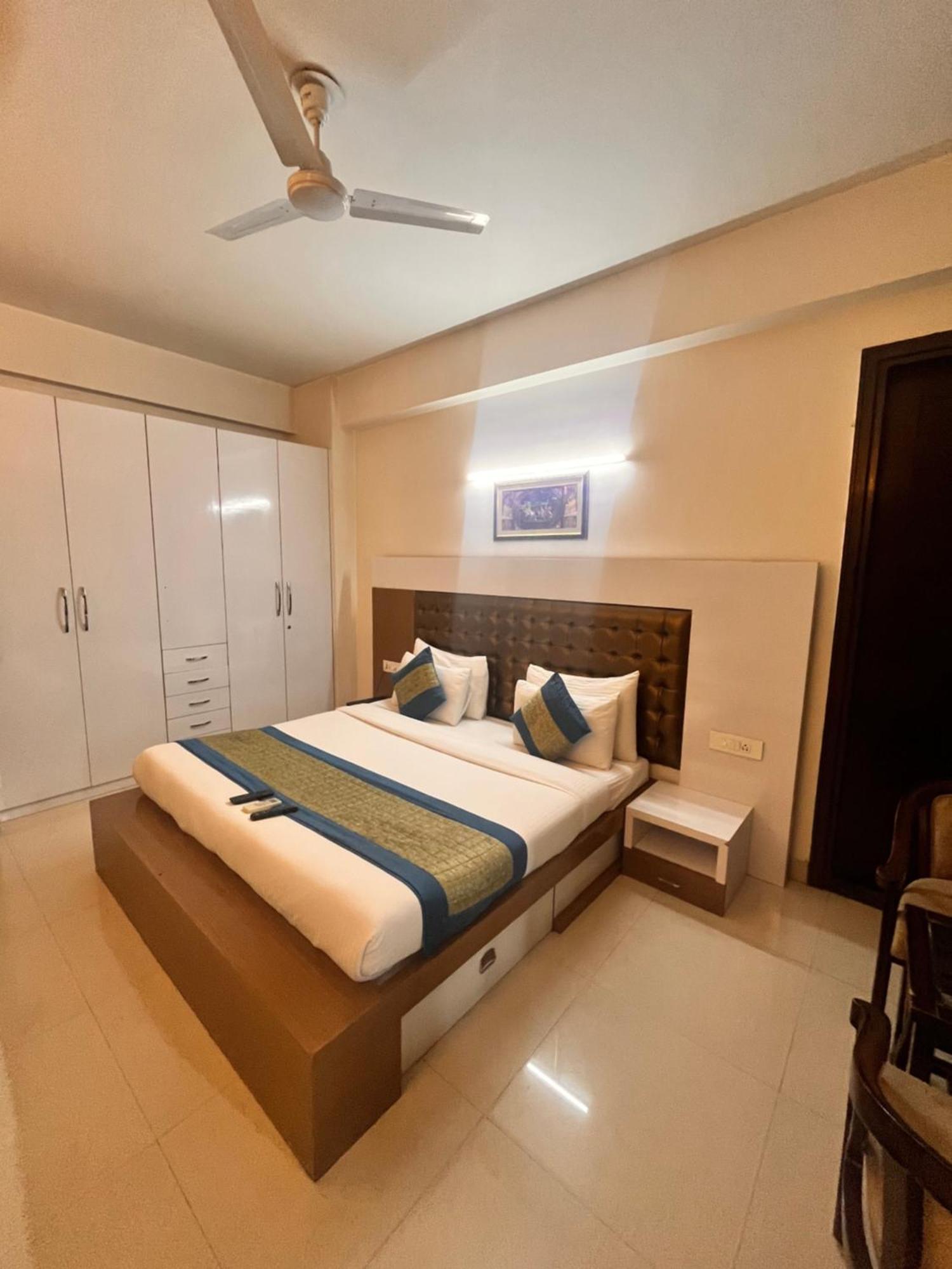 גורגאון Gazebo Inn & Suites Medanta מראה חיצוני תמונה
