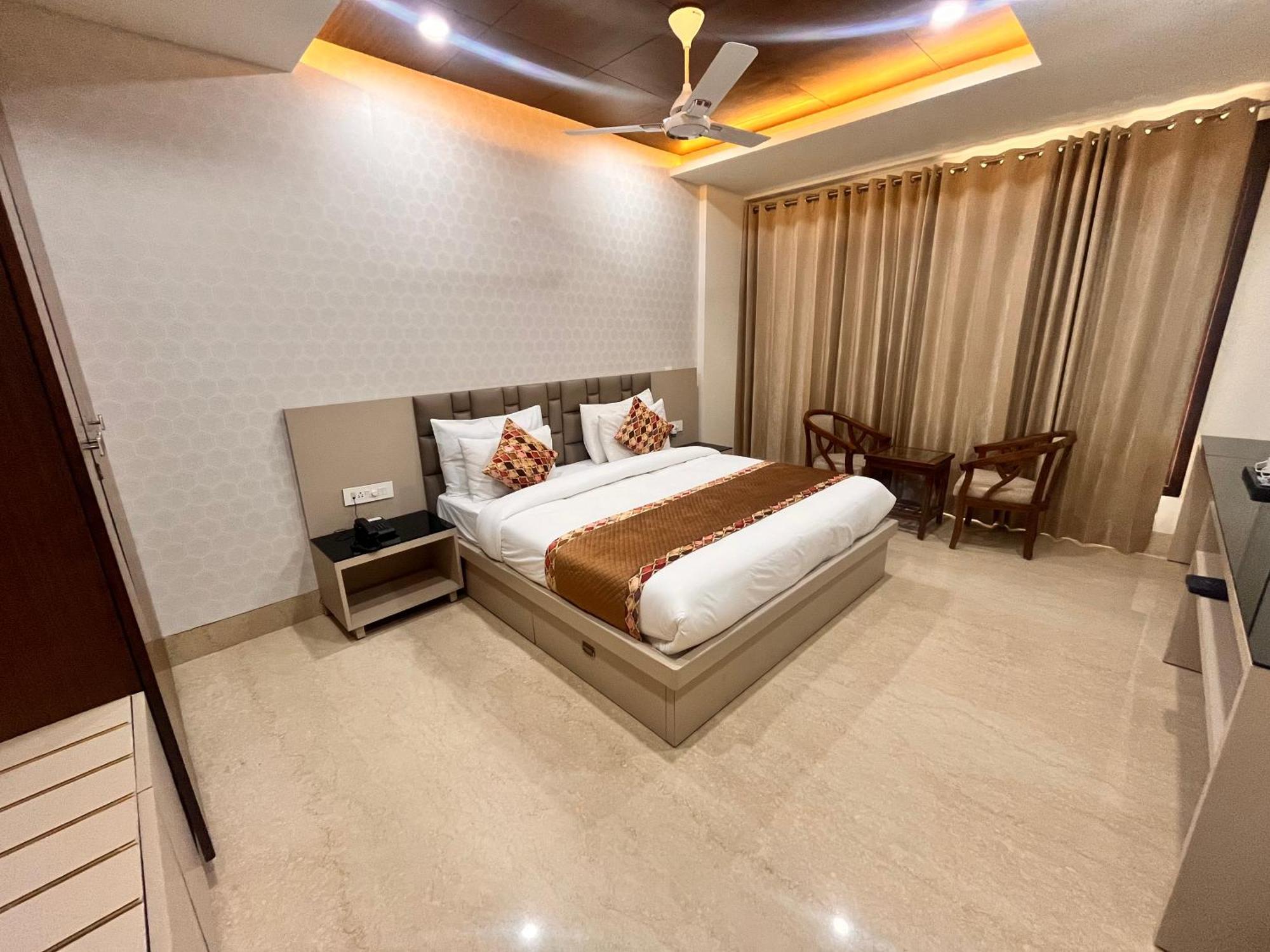 גורגאון Gazebo Inn & Suites Medanta מראה חיצוני תמונה