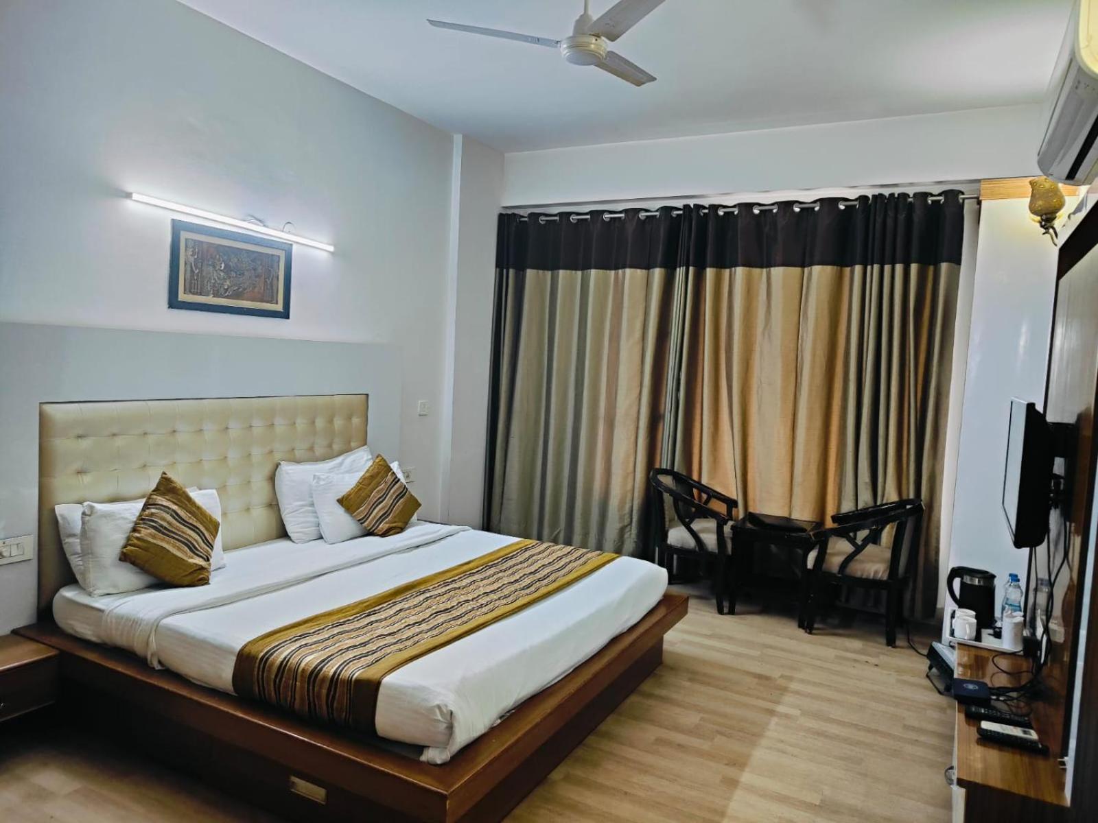 גורגאון Gazebo Inn & Suites Medanta מראה חיצוני תמונה