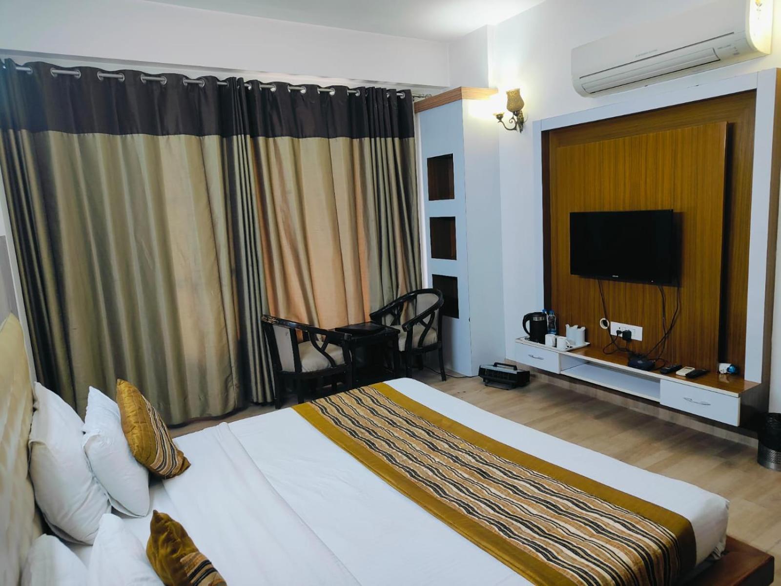 גורגאון Gazebo Inn & Suites Medanta מראה חיצוני תמונה
