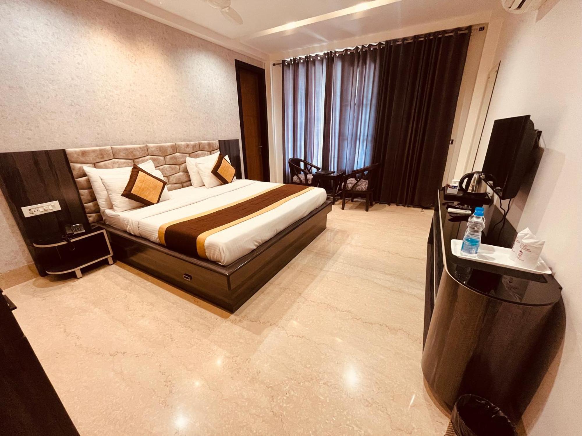 גורגאון Gazebo Inn & Suites Medanta מראה חיצוני תמונה