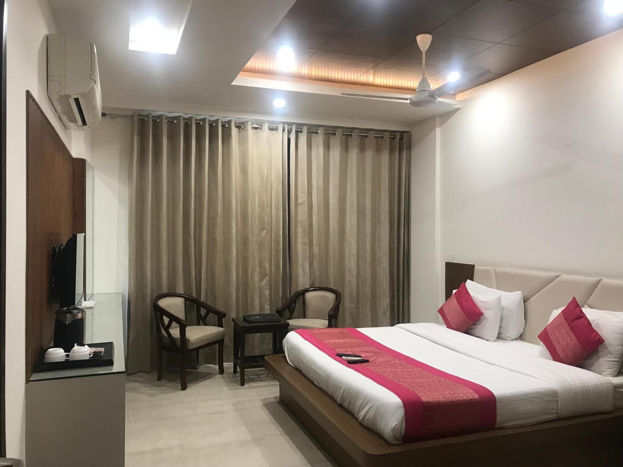 גורגאון Gazebo Inn & Suites Medanta מראה חיצוני תמונה