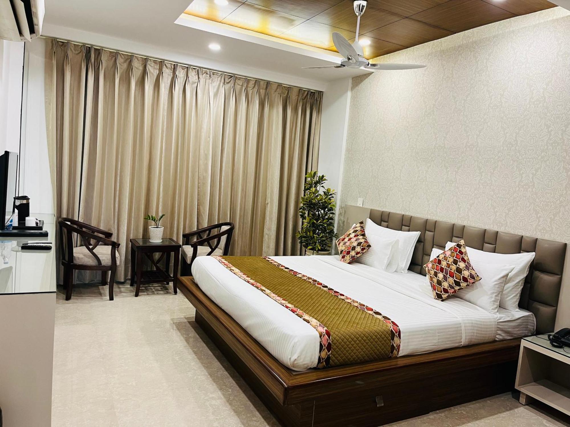 גורגאון Gazebo Inn & Suites Medanta מראה חיצוני תמונה